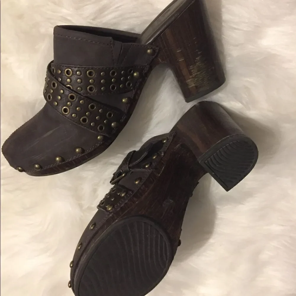 White Mountain women's platform brown mules with gold buckle and studs Size 7 - Picture 4 of 4